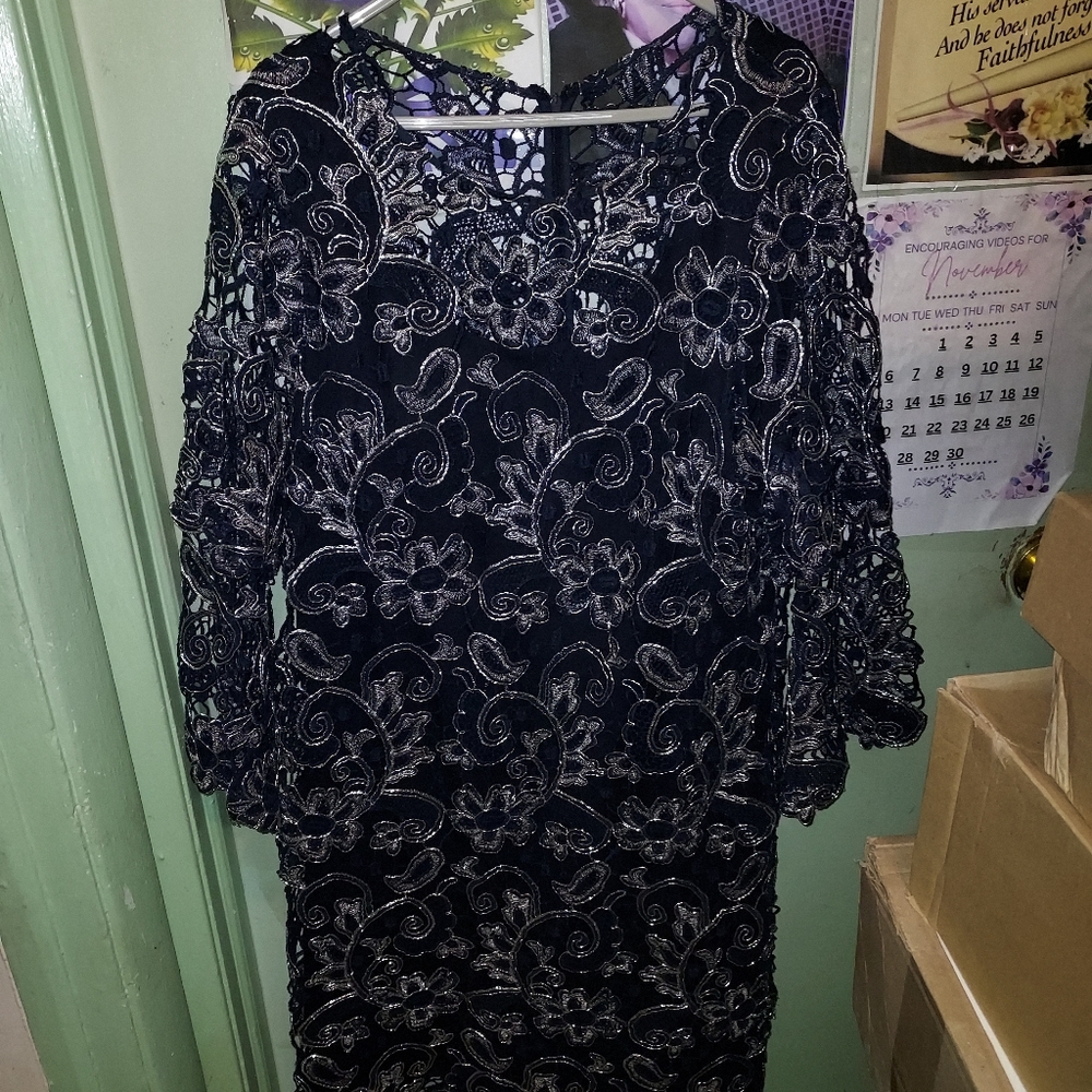 Dresses - Picture 2 of 3